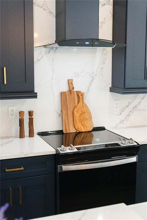 En Venta: $829,800 (3 camas, 2 baños, 2243 Pies cuadrados)