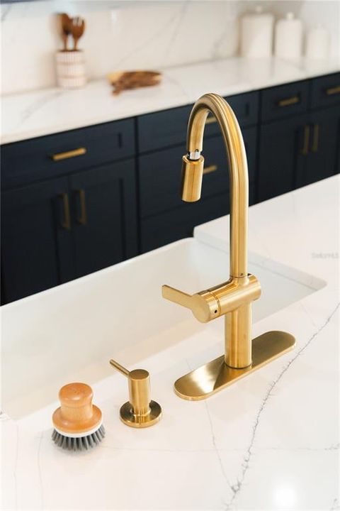 En Venta: $829,800 (3 camas, 2 baños, 2243 Pies cuadrados)