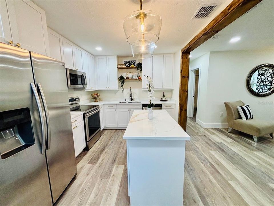 En Venta: $355,000 (4 camas, 2 baños, 1209 Pies cuadrados)