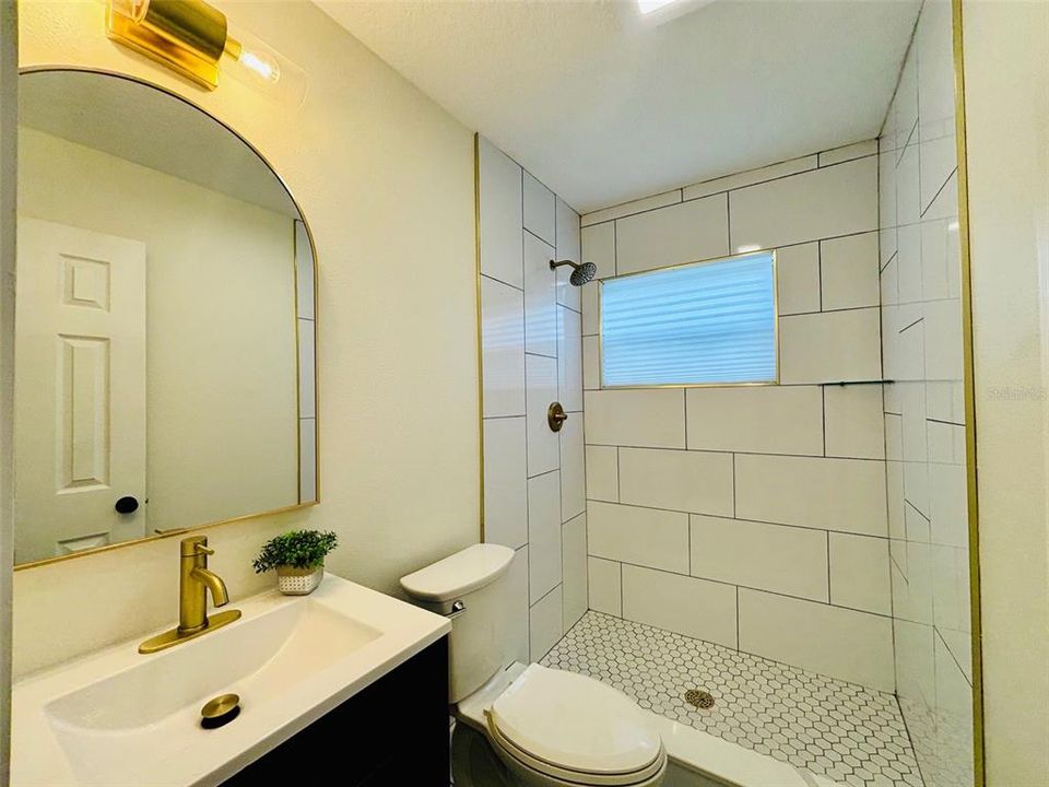 En Venta: $355,000 (4 camas, 2 baños, 1209 Pies cuadrados)