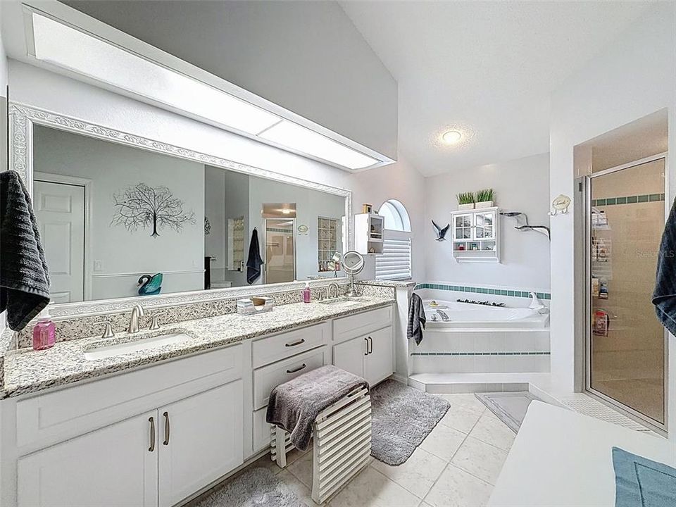 For Sale: $650,000 (4 beds, 2 baths, 1900 Square Feet)