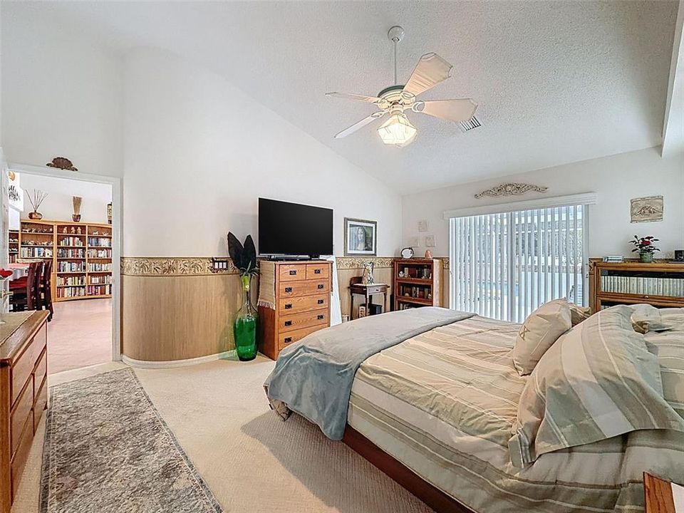 For Sale: $650,000 (4 beds, 2 baths, 1900 Square Feet)