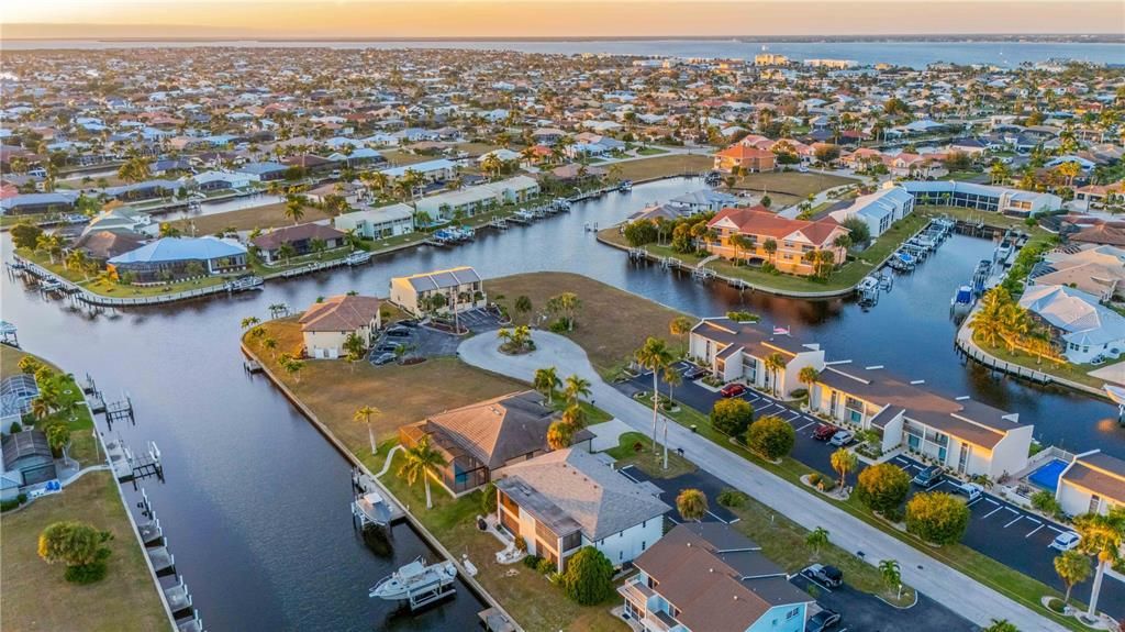 待售: $229,000 (2 贝兹, 2 浴室, 1077 平方英尺)