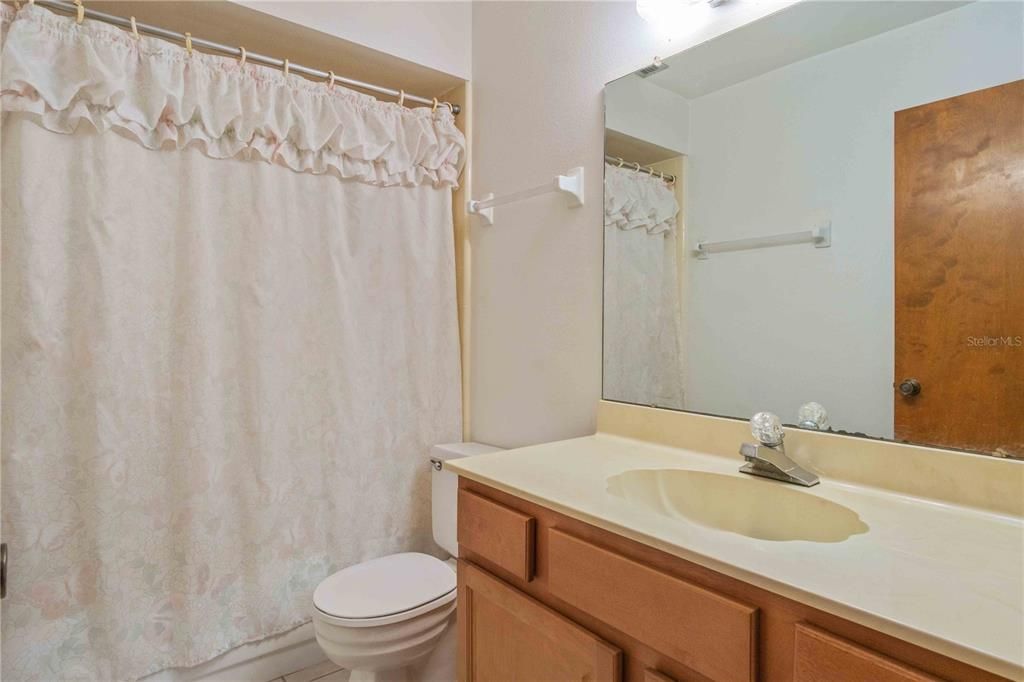 待售: $229,000 (2 贝兹, 2 浴室, 1077 平方英尺)