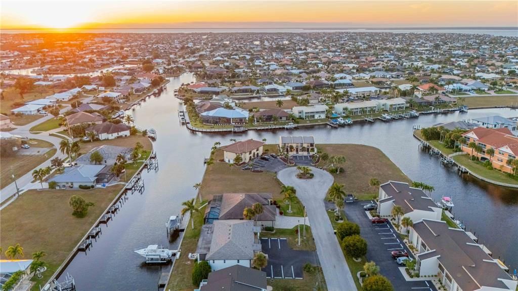 待售: $229,000 (2 贝兹, 2 浴室, 1077 平方英尺)