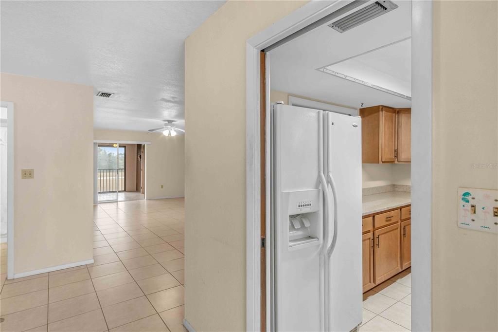 待售: $229,000 (2 贝兹, 2 浴室, 1077 平方英尺)