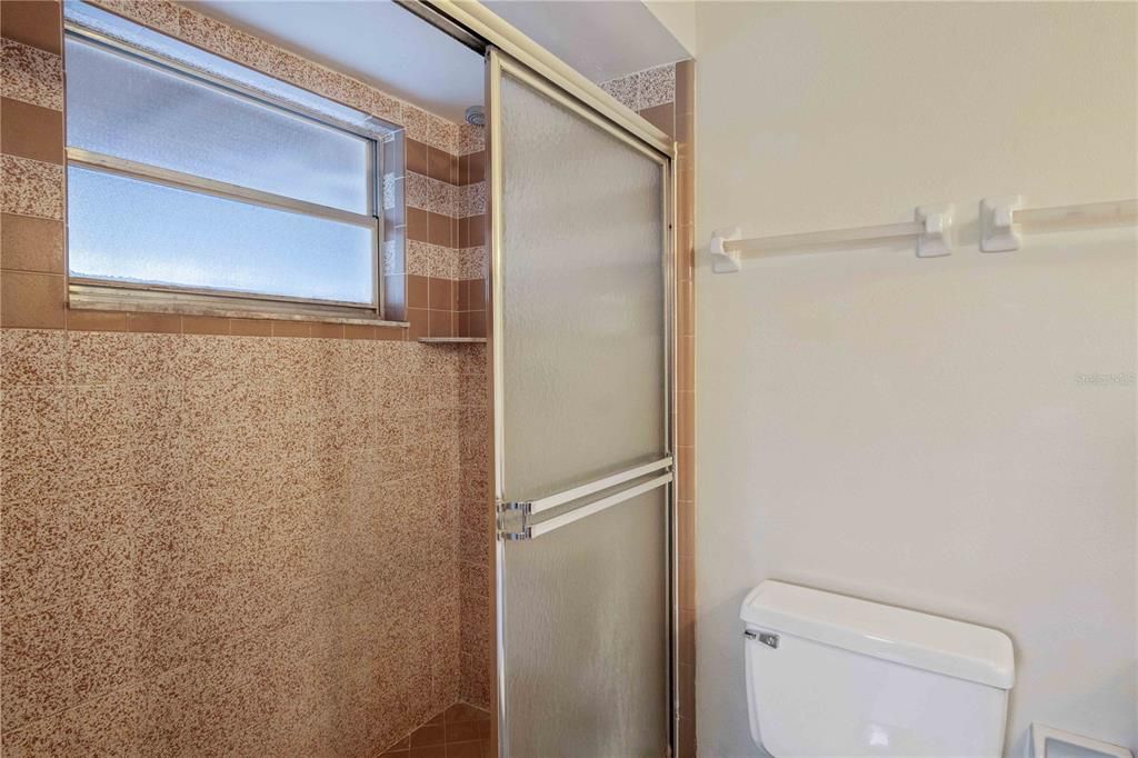 待售: $229,000 (2 贝兹, 2 浴室, 1077 平方英尺)