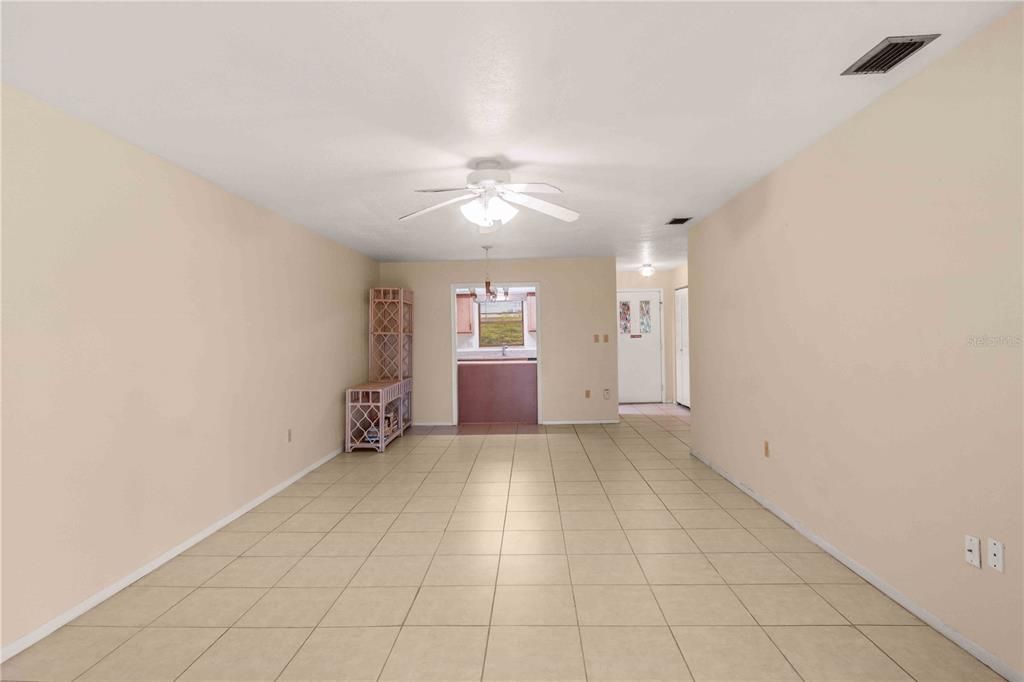 待售: $229,000 (2 贝兹, 2 浴室, 1077 平方英尺)