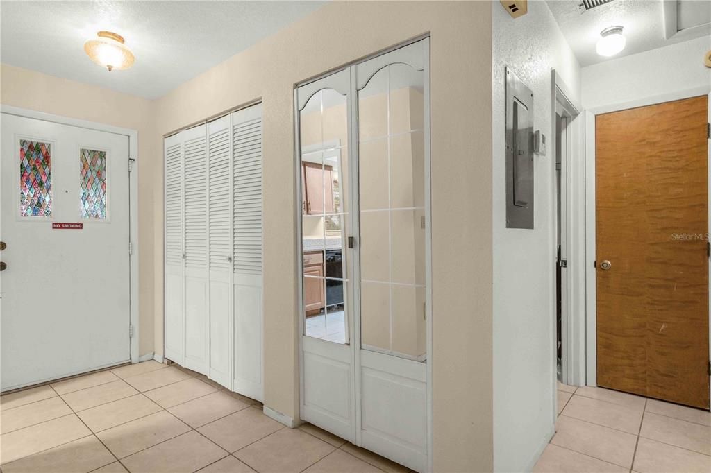 待售: $229,000 (2 贝兹, 2 浴室, 1077 平方英尺)