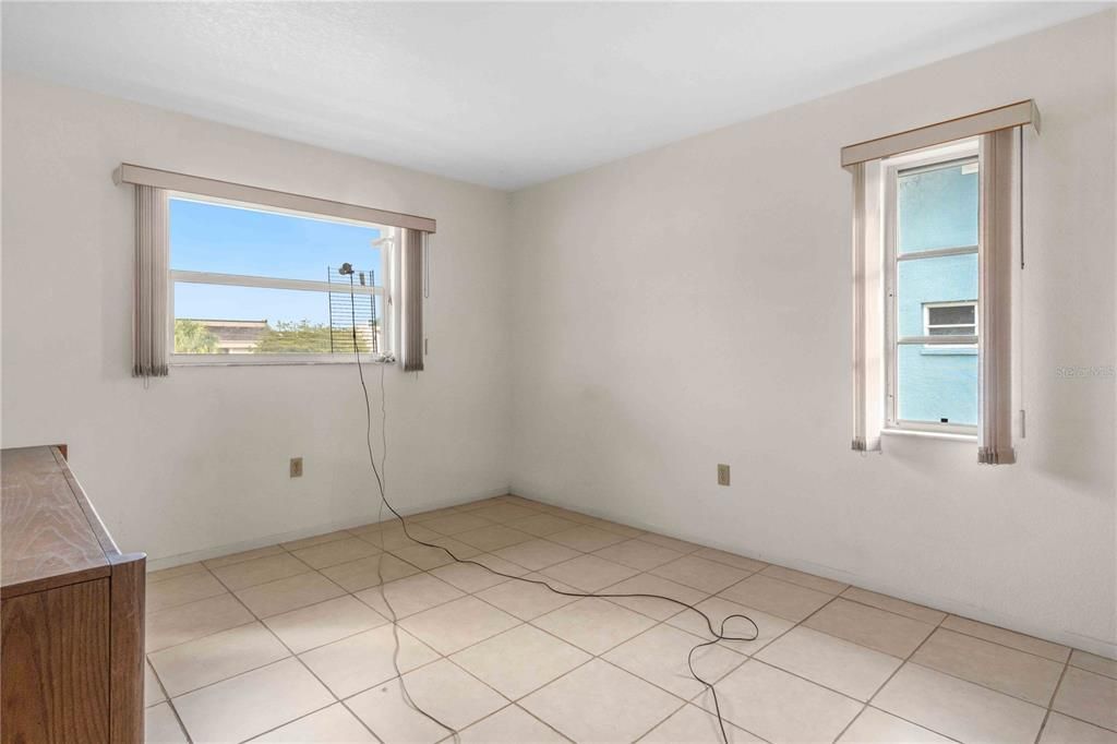 待售: $229,000 (2 贝兹, 2 浴室, 1077 平方英尺)