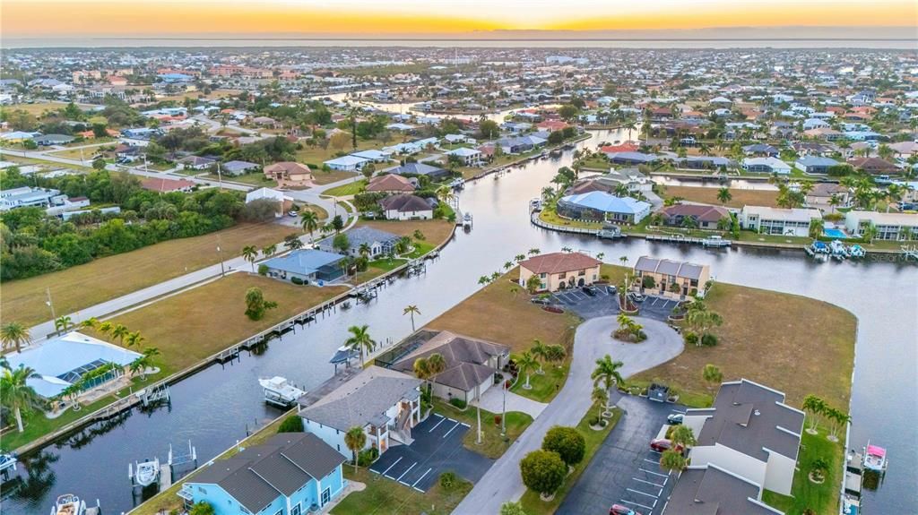 待售: $229,000 (2 贝兹, 2 浴室, 1077 平方英尺)