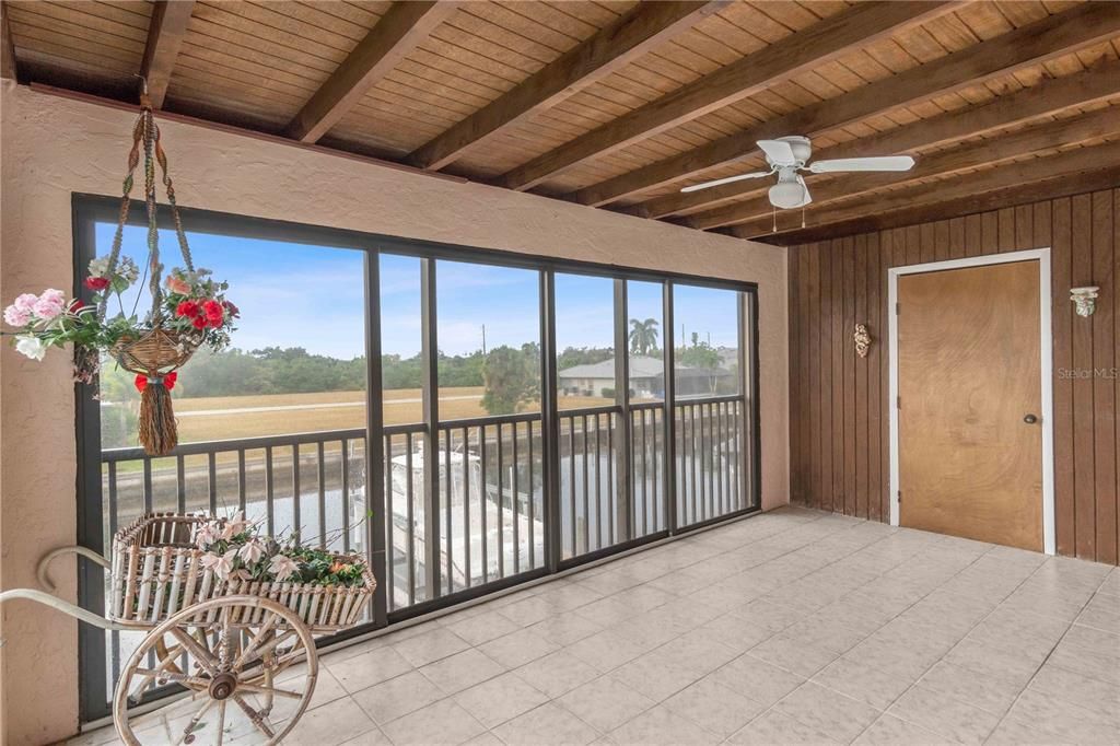 待售: $229,000 (2 贝兹, 2 浴室, 1077 平方英尺)