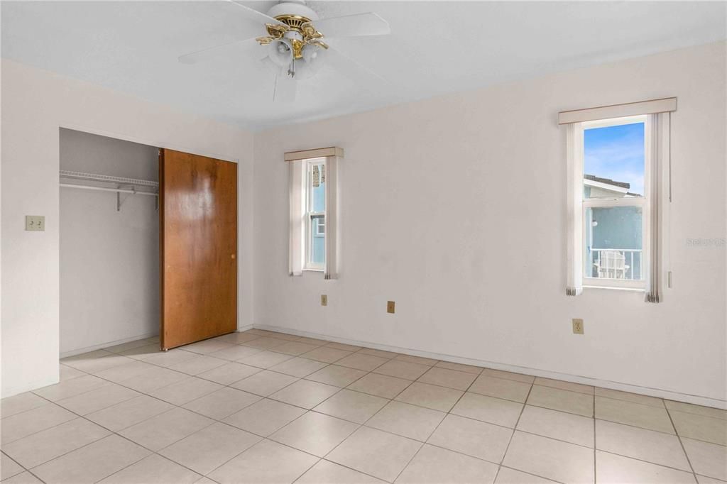 待售: $229,000 (2 贝兹, 2 浴室, 1077 平方英尺)