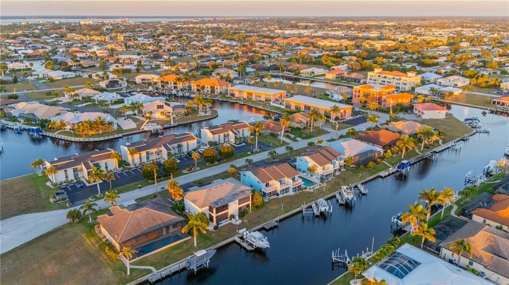 待售: $229,000 (2 贝兹, 2 浴室, 1077 平方英尺)