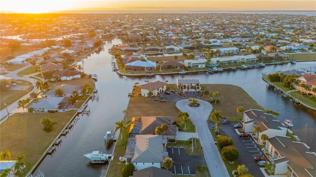 En Venta: $239,000 (2 camas, 2 baños, 1077 Pies cuadrados)