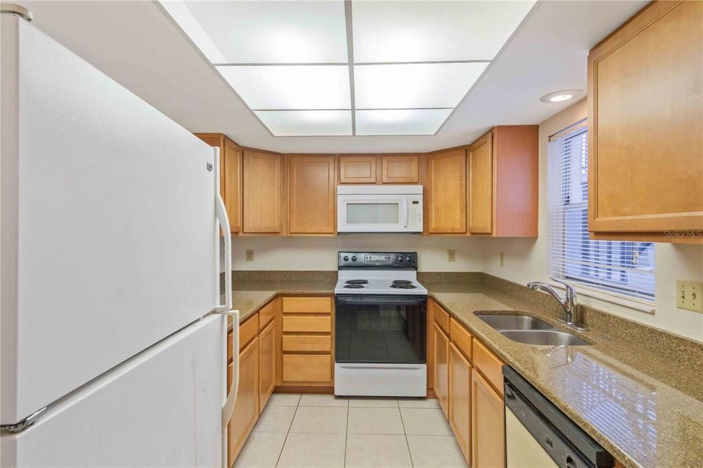 En Venta: $239,000 (2 camas, 2 baños, 1077 Pies cuadrados)