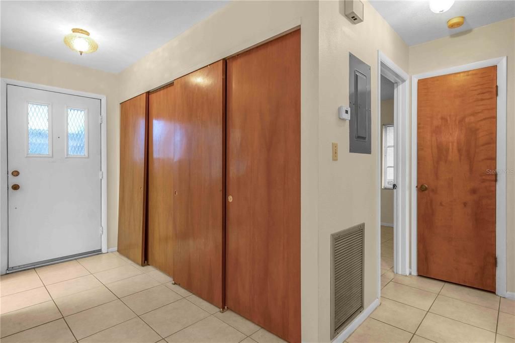 En Venta: $239,000 (2 camas, 2 baños, 1077 Pies cuadrados)