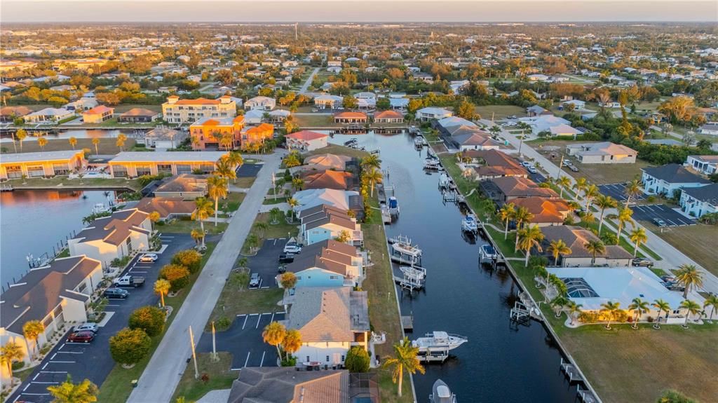 En Venta: $239,000 (2 camas, 2 baños, 1077 Pies cuadrados)