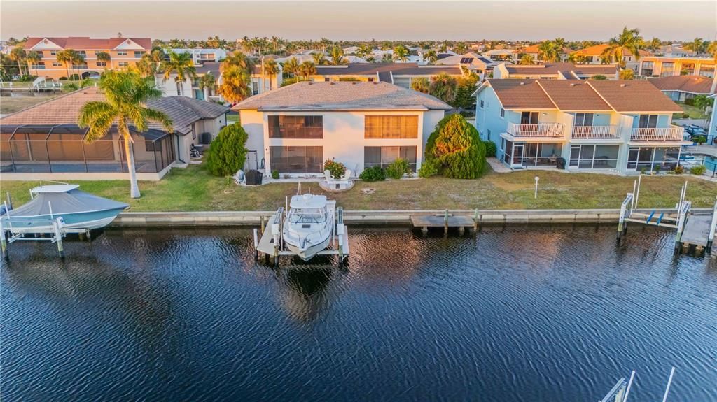 En Venta: $239,000 (2 camas, 2 baños, 1077 Pies cuadrados)