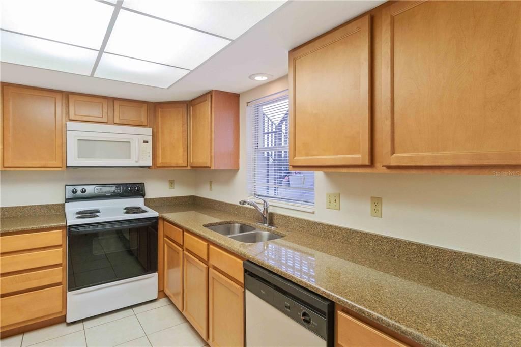 En Venta: $239,000 (2 camas, 2 baños, 1077 Pies cuadrados)