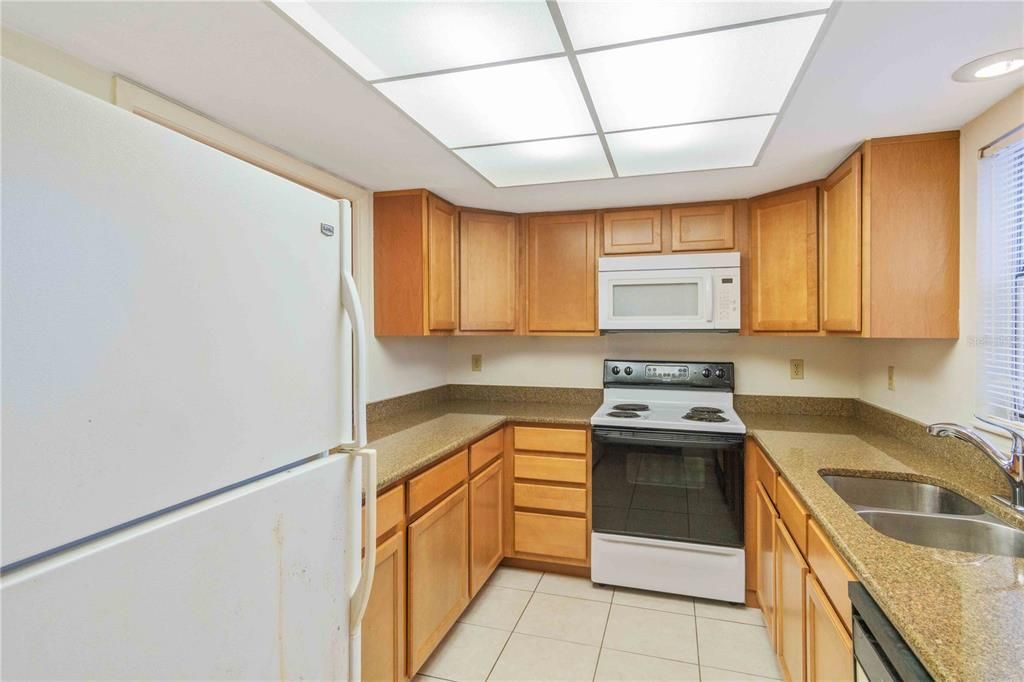 En Venta: $239,000 (2 camas, 2 baños, 1077 Pies cuadrados)