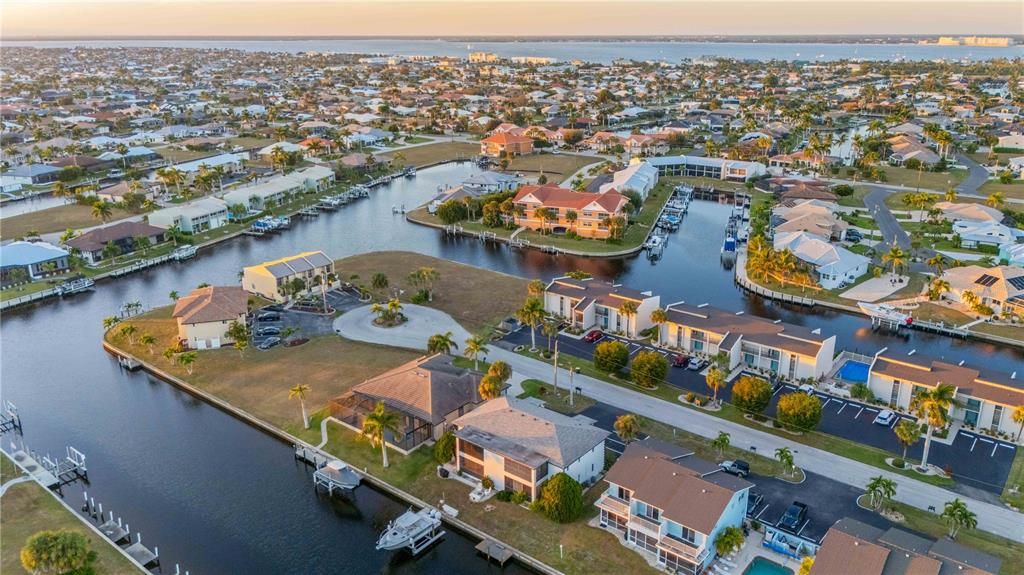 En Venta: $239,000 (2 camas, 2 baños, 1077 Pies cuadrados)