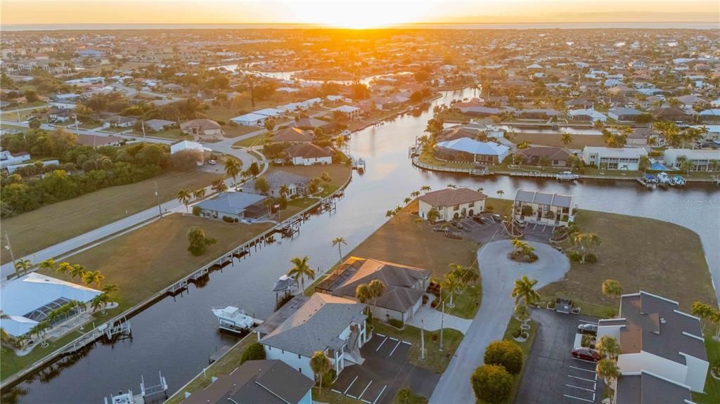 En Venta: $239,000 (2 camas, 2 baños, 1077 Pies cuadrados)