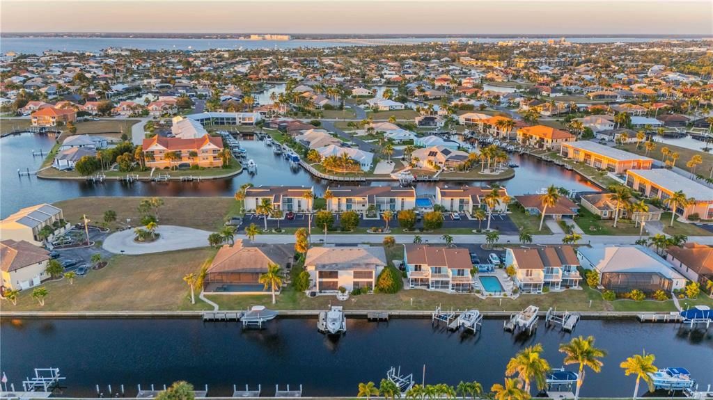 En Venta: $239,000 (2 camas, 2 baños, 1077 Pies cuadrados)