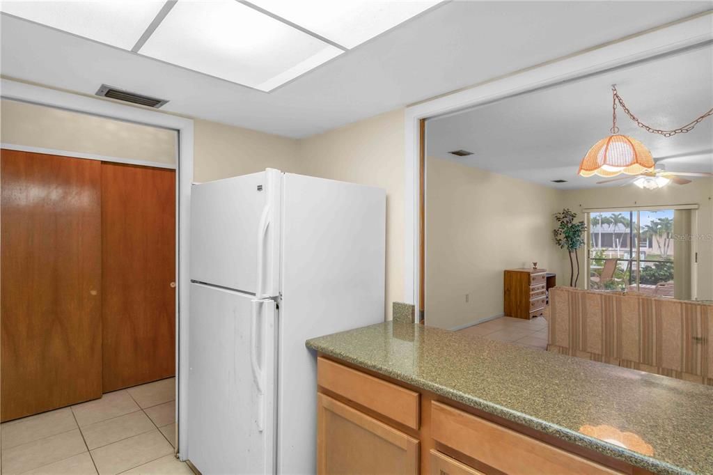 En Venta: $239,000 (2 camas, 2 baños, 1077 Pies cuadrados)