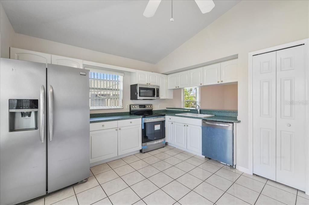 待售: $319,875 (3 贝兹, 2 浴室, 2012 平方英尺)