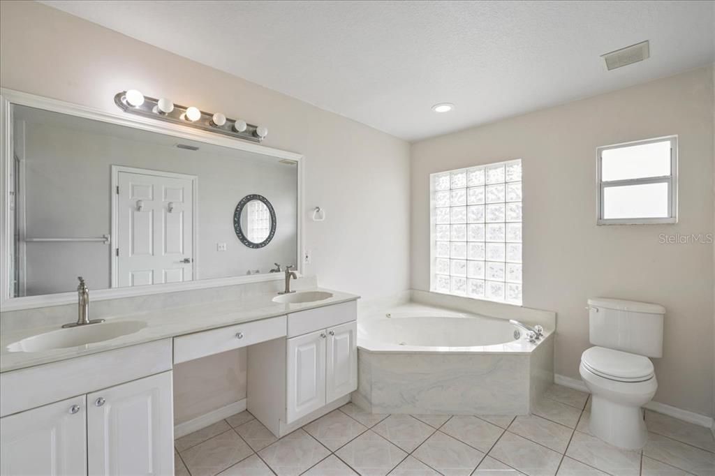 待售: $319,875 (3 贝兹, 2 浴室, 2012 平方英尺)