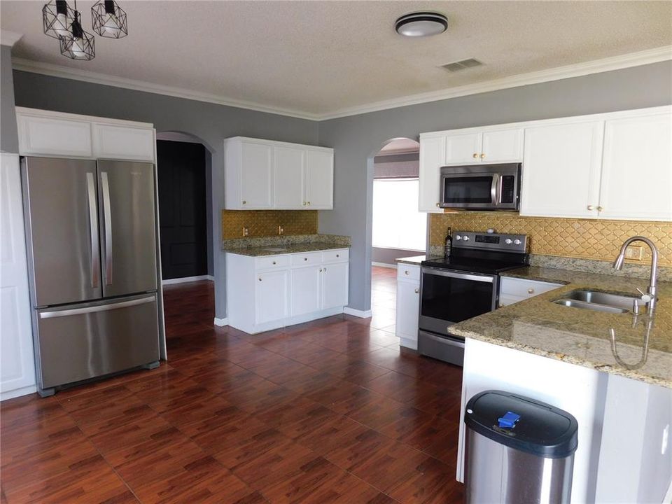 For Sale: $290,000 (4 beds, 2 baths, 2103 Square Feet)