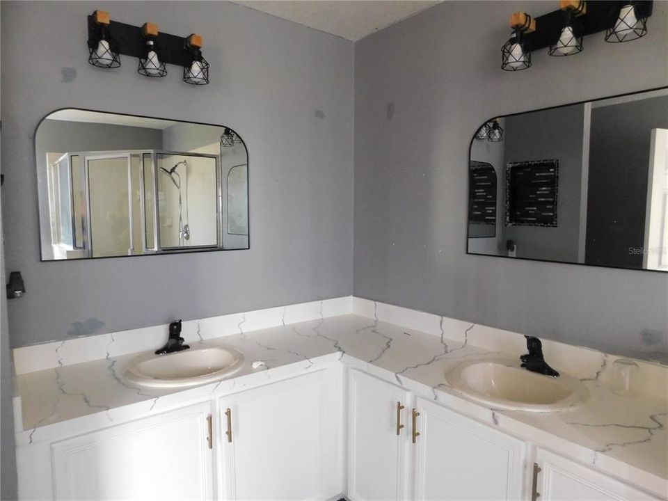 For Sale: $290,000 (4 beds, 2 baths, 2103 Square Feet)