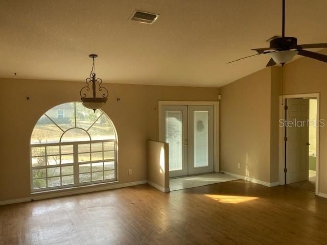 На продажу: $235,000 (3 спален, 2 ванн, 1491 Квадратных фут)