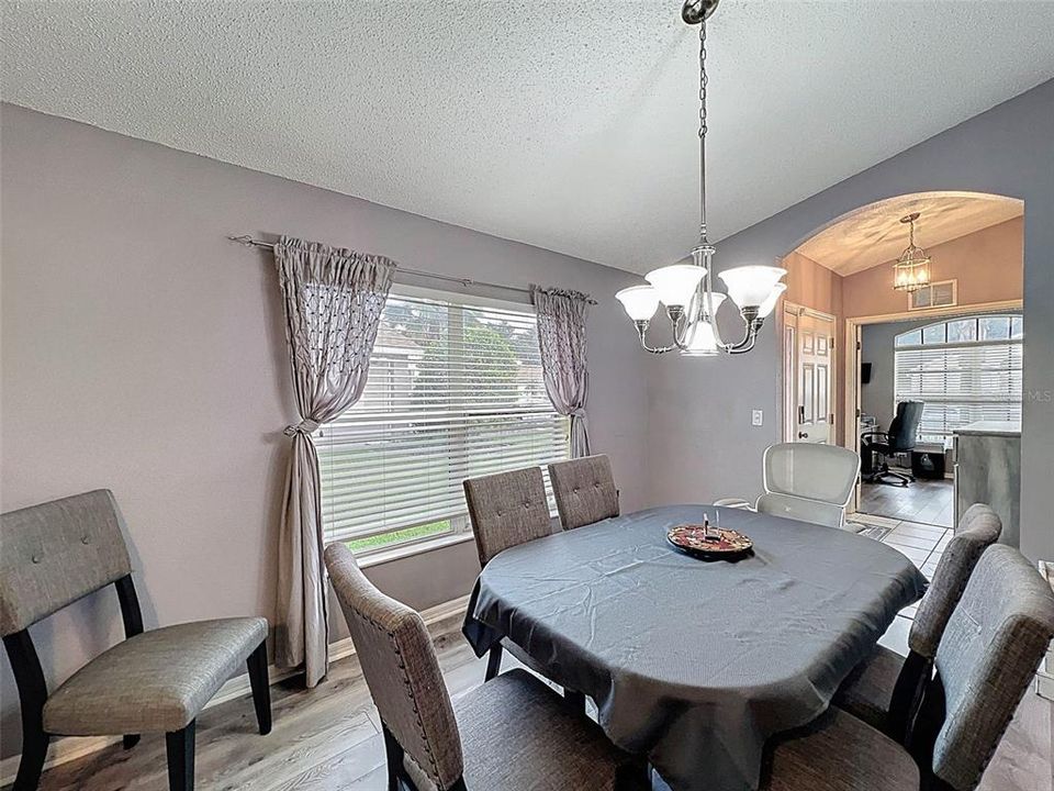 待售: $258,500 (2 贝兹, 2 浴室, 1498 平方英尺)