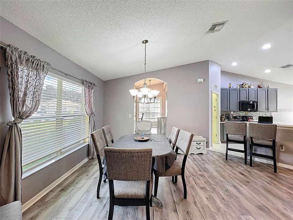 待售: $258,500 (2 贝兹, 2 浴室, 1498 平方英尺)