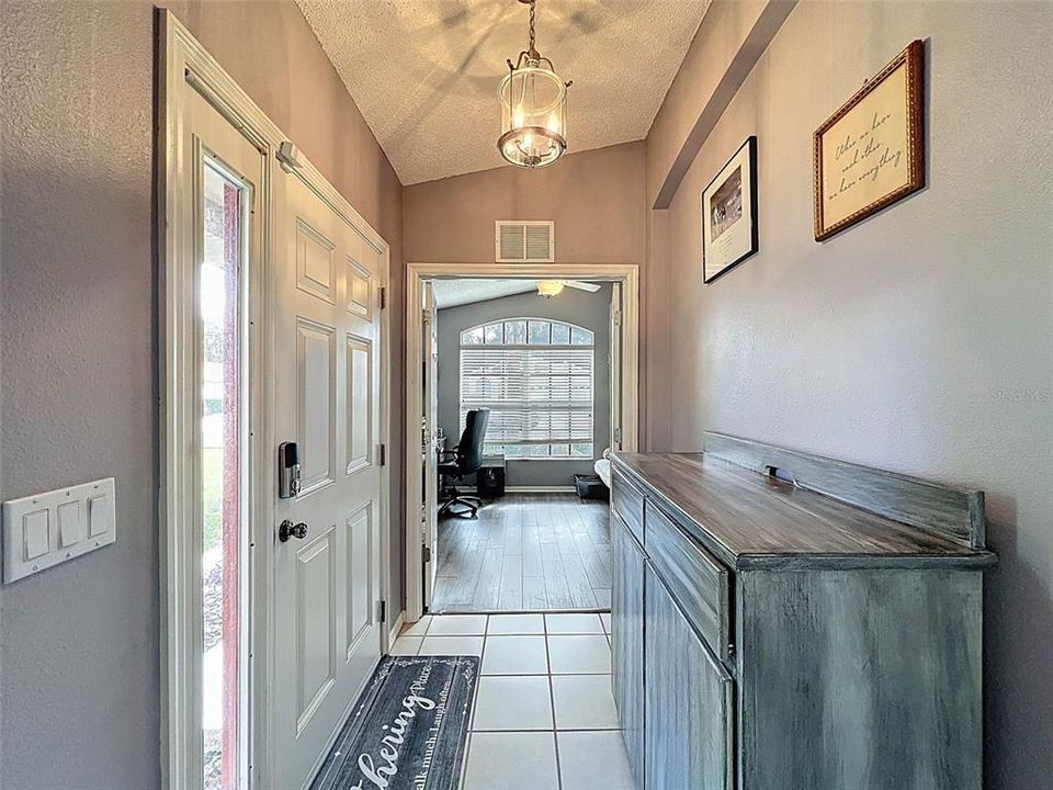 待售: $258,500 (2 贝兹, 2 浴室, 1498 平方英尺)