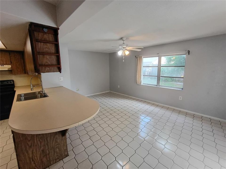 待售: $204,900 (2 贝兹, 2 浴室, 1286 平方英尺)