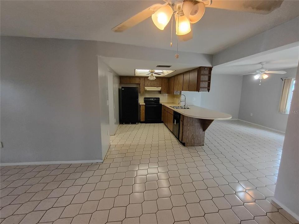 待售: $204,900 (2 贝兹, 2 浴室, 1286 平方英尺)