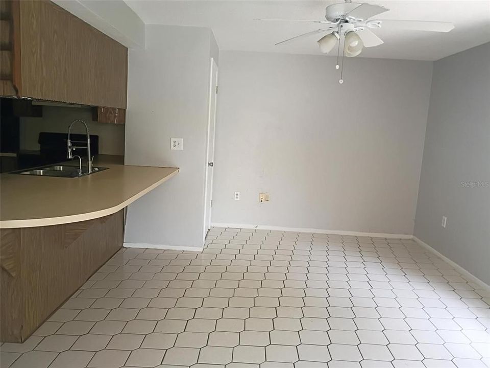 待售: $204,900 (2 贝兹, 2 浴室, 1286 平方英尺)