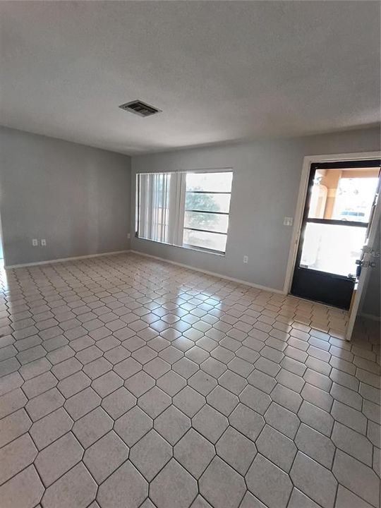 待售: $204,900 (2 贝兹, 2 浴室, 1286 平方英尺)