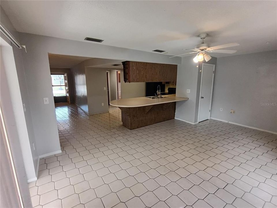 待售: $204,900 (2 贝兹, 2 浴室, 1286 平方英尺)