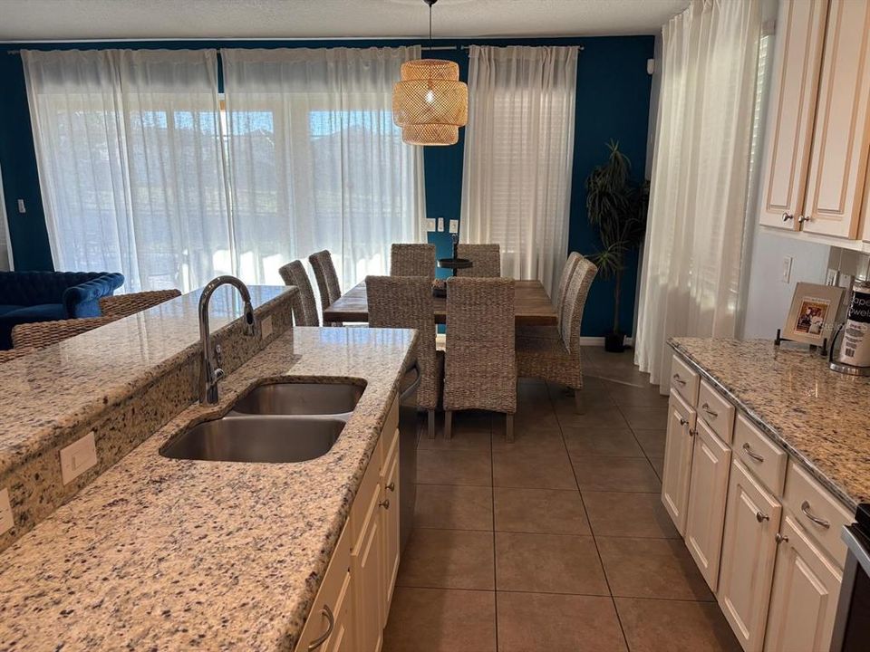 待售: $690,000 (8 贝兹, 6 浴室, 331 平方英尺)