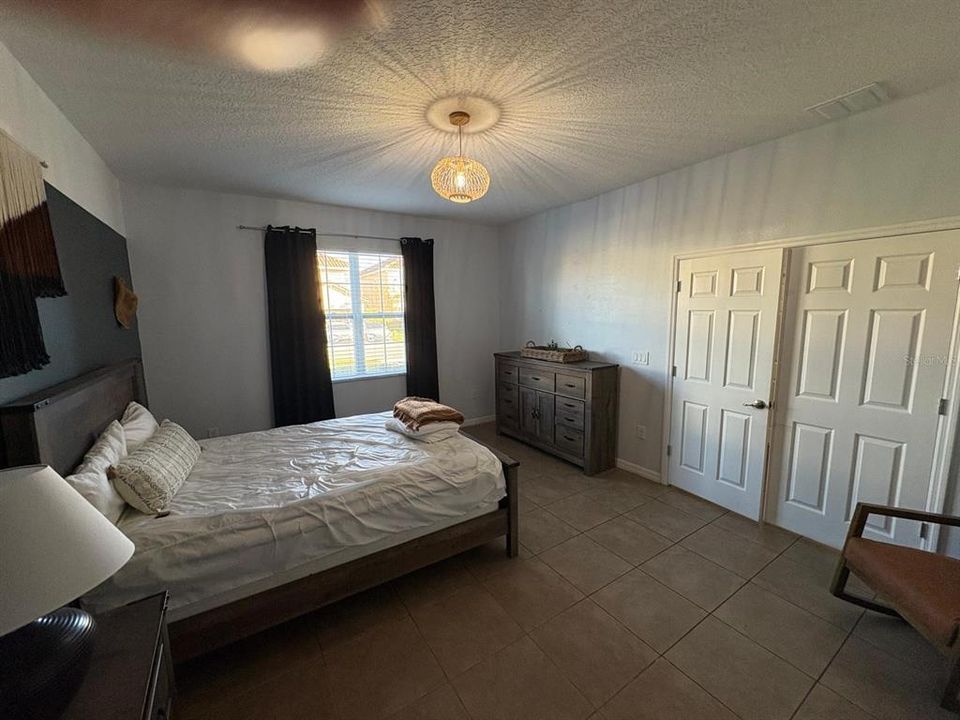 待售: $690,000 (8 贝兹, 6 浴室, 331 平方英尺)