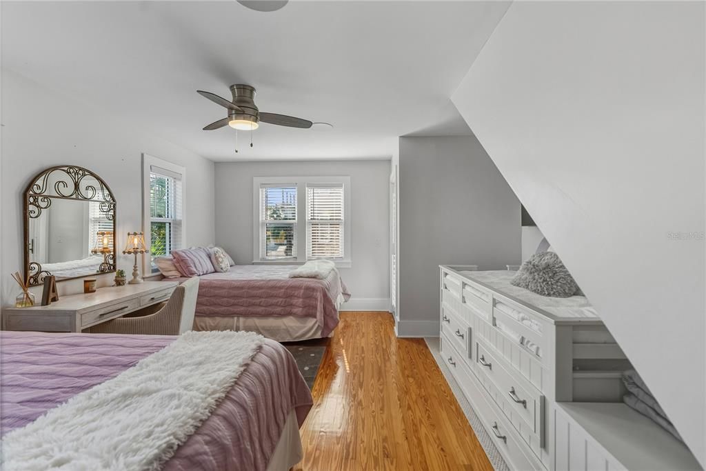 待售: $1,325,000 (3 贝兹, 3 浴室, 2106 平方英尺)