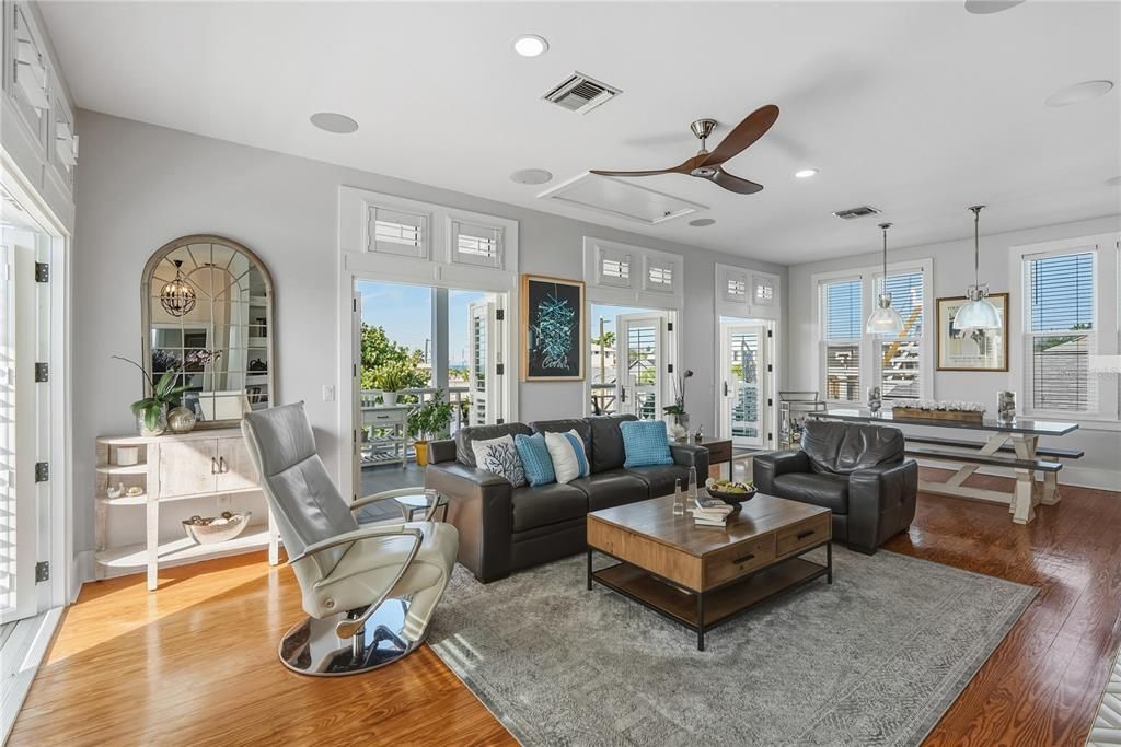 待售: $1,325,000 (3 贝兹, 3 浴室, 2106 平方英尺)