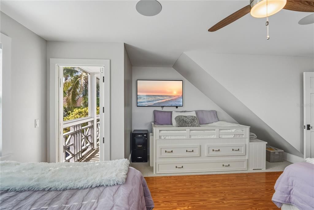 待售: $1,325,000 (3 贝兹, 3 浴室, 2106 平方英尺)