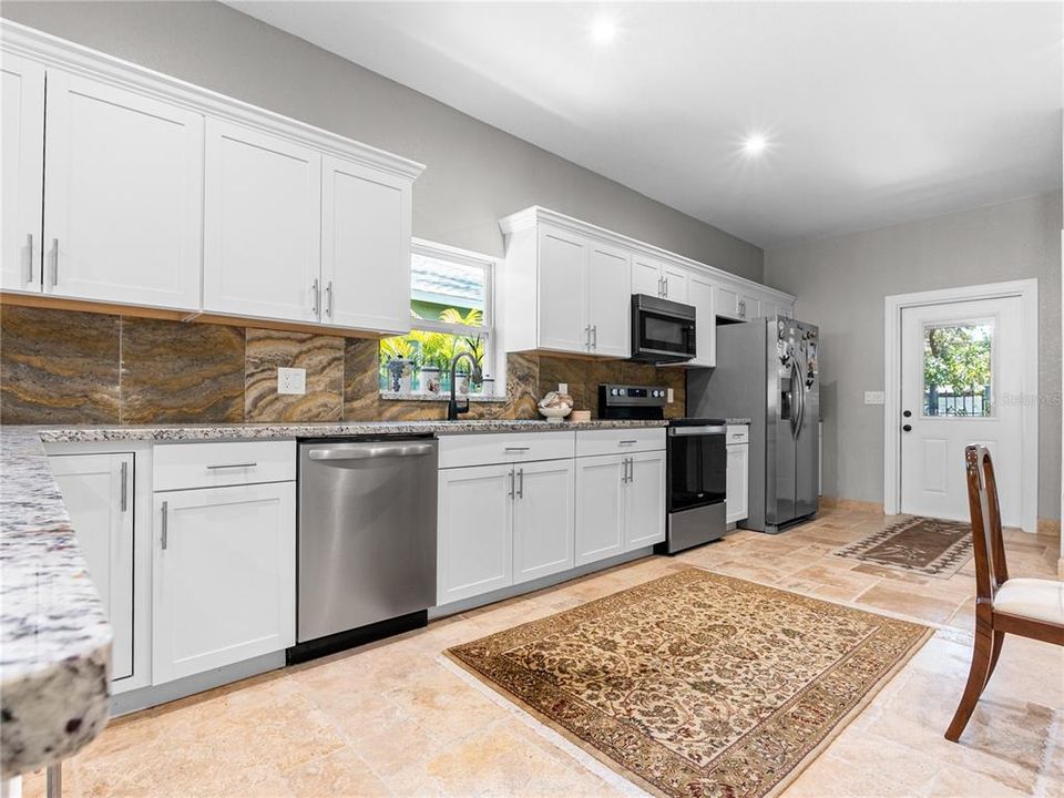 待售: $550,000 (4 贝兹, 3 浴室, 2500 平方英尺)