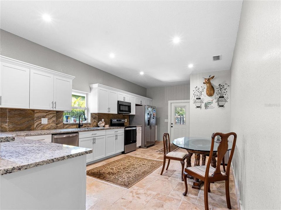 待售: $550,000 (4 贝兹, 3 浴室, 2500 平方英尺)