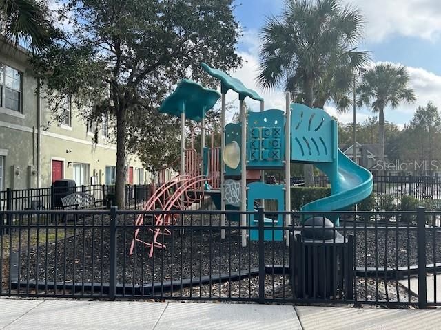 待售: $209,000 (2 贝兹, 2 浴室, 929 平方英尺)